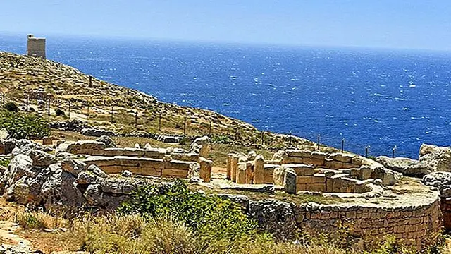 Kuil Mnajdra dari Zaman Perunggu Maltese/tripholidays.com