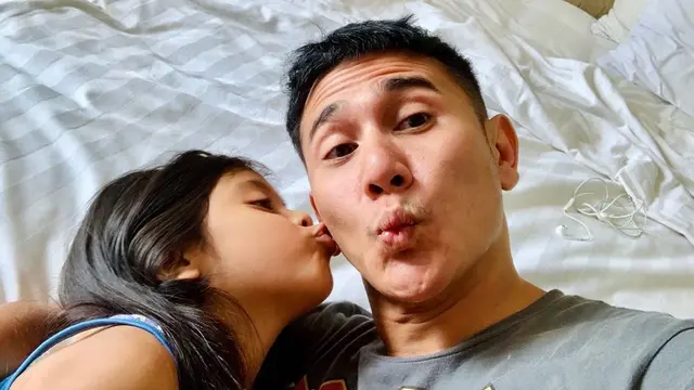 6 Potret Manis Vino G Bastian dan Jizzy Putrinya, Parasnya Curi Perhatian