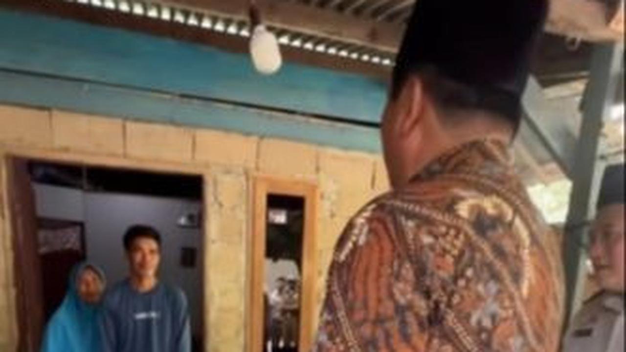 Eks Panglima Datangi Rumah Warga