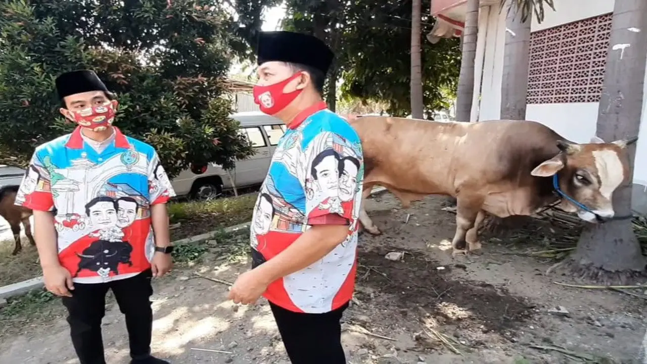 Gibran Serahkan Hewan Kurban