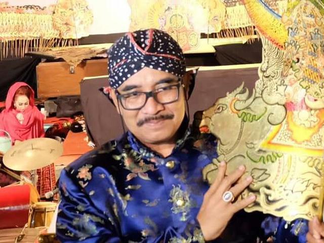 Perjalanan Hidup Ki Enthus Dari Dalang Terbaik Hingga Jadi Bupati Tegal Regional Liputan6 Com