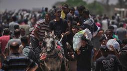 Badan Perserikatan Bangsa Bangsa untuk Pengungsi Palestina (UNRWA) melaporkan bahwa warga sipil di Jalur Gaza menjadi sasaran serangan pasukan Israel saat berupaya mendapatkan makanan di pusat distribusi bantuan Rafah. (AP Photo/Abdel Kareem Hana)