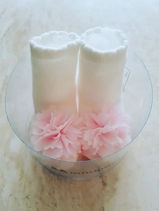 “Kim Tae Hee telah melahirkan anak perempuannya dengan sehat. Sekarang, hanya anggota keluarganya yang berkumpul dalam perayaan tersebut,” ungkap seorang sumber. (Instagram/taehee35)