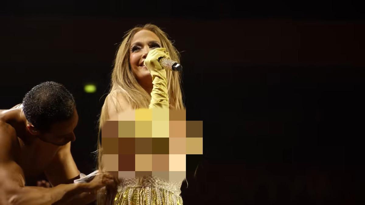 Rok Jennifer Lopez Melorot Saat Hibur Penggemar di Polandia, Langsung Dilempar ke Penonton