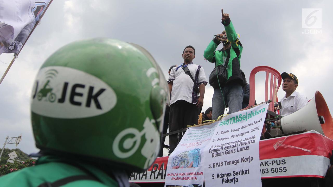 Minta Penetapan Tarif, Ribuan Pengemudi Ojek Online Geruduk Istana