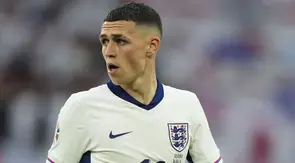 Gelandang Timnas Indonesia, Phil Foden saat beraksi melawan Serbia di Stadion Veltins Arena, 16 Juni 2024. (AP Photo/Martin Meissner)