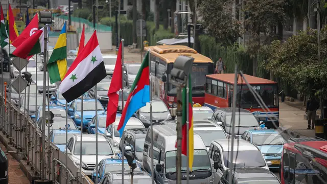 Bendera Negara Peserta KAA Hiasi Jalan Jakarta