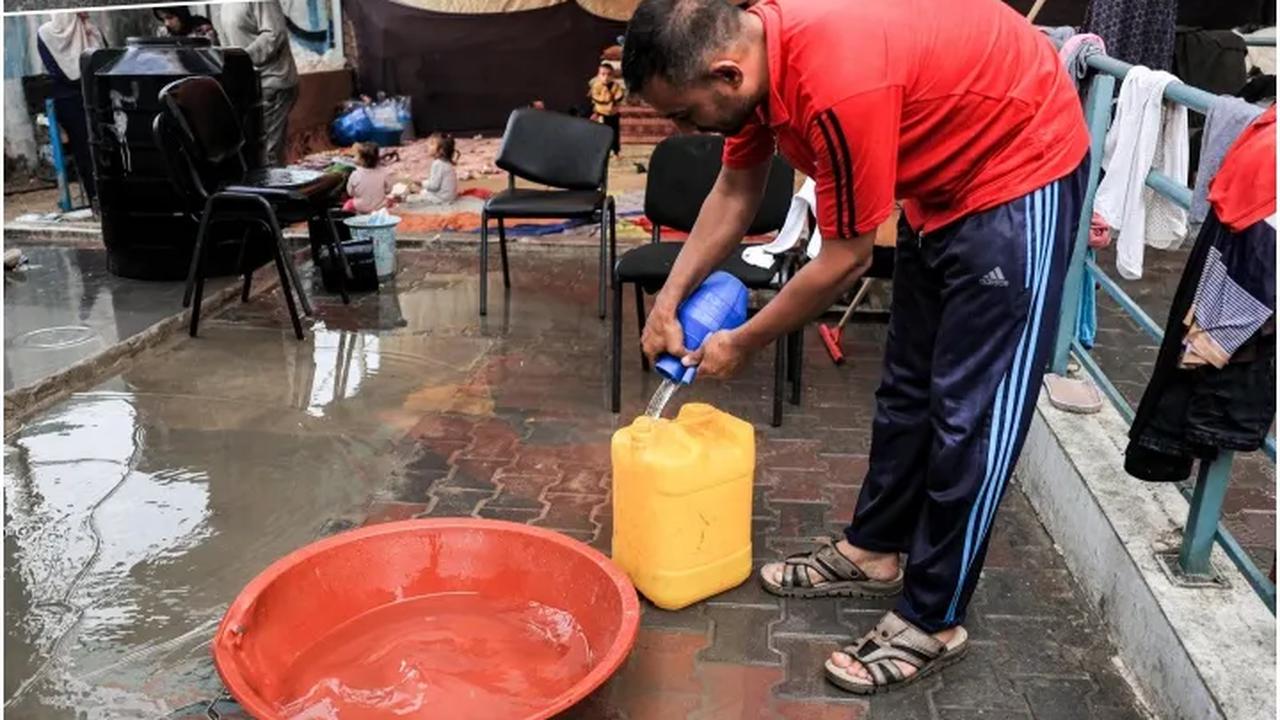 “Saya tidak bisa membeli makanan untuk anak-anak saya. Saya sudah kehabisan uang, dan orang-orang tidak bisa lagi meminjamkan uang kepada saya,” ungkapnya.<br>