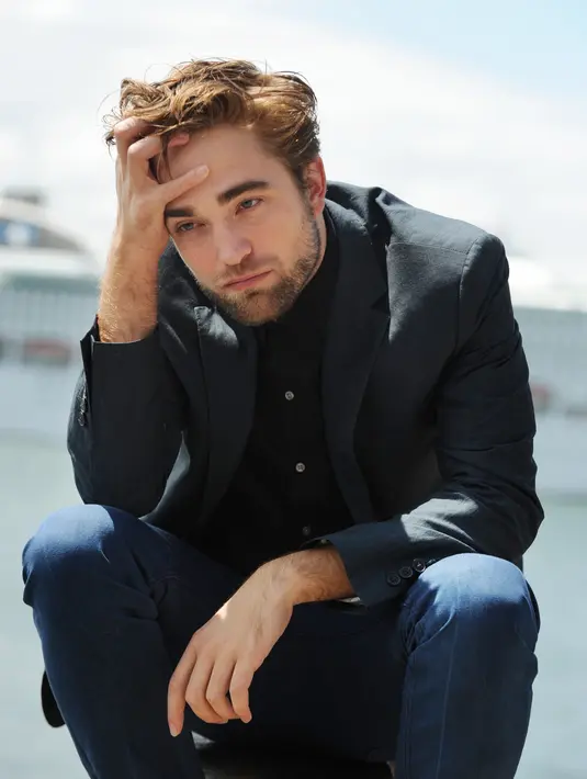 Mantan kekasih Kristen Stewart ini diperkirakan tak ada di Amerika untuk setidaknya beberapa bulan ke depan ketika ia selesai syuting film. (Bintang/EPA)