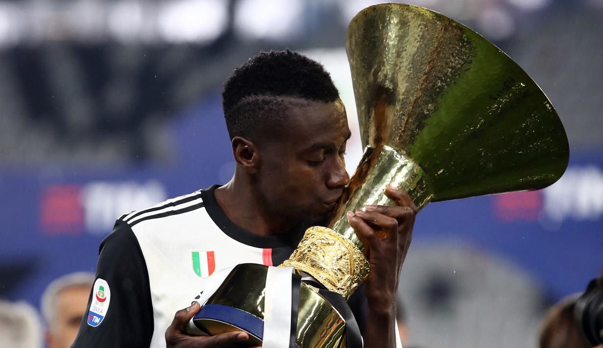 Blaise Matuidi. Gelandang berusia 35 tahun yang sejak Agustus 2020 bergabung dengan klub MLS Inter Miami namun sudah tak menjadi bagian skuad pada musim 2022 seiring akan berakhirnya ikatan kontrak pada akhir Desember 2022 ini tercatat sebagai pengoleksi 3 gelar scudetto Liga Italia bersama Juventus yang dibelanya selama 3 musim mulai 2017/2018 hingga 2019/2020. Selama 3 musim di Serie A ia total tampil dalam 98 laga dengan torehan 6 gol dan 5 assist. (AFP/Isabella Bonotto)