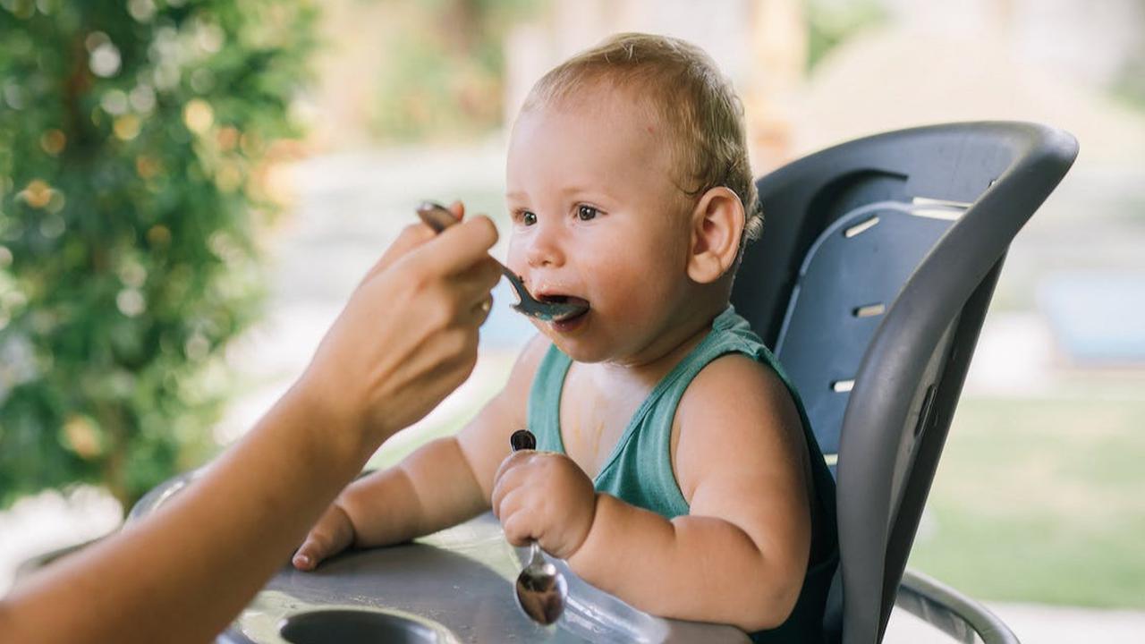 Mitos atau Fakta: Benarkah Bayi Laki-laki Lebih Banyak Makan Dibanding Bayi Perempuan?