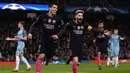 Penyerang Barcelona, Lionel Messi, merayakan gol yang dicetaknya ke gawang Manchester City pada laga Liga Champions di Stadion Ettihad, Inggris, Selasa (1/11/2016). City menang 3-1 atas Barcelona. (AFP/Oli Scarff)