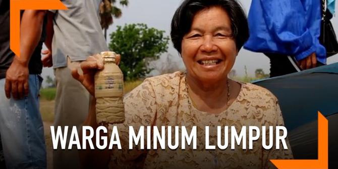 VIDEO: Percaya Kekuatan Magis, Penduduk Desa Ini Minum Lumpur