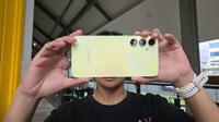Kamera belakang Samsung Galaxy A55. (Liputan6.com/Agustin S. Wardani)