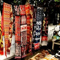 Kain tenun Sumba, Nusa Tenggara Timur. (Sumber Foto: daonlontar.blogspot.com)