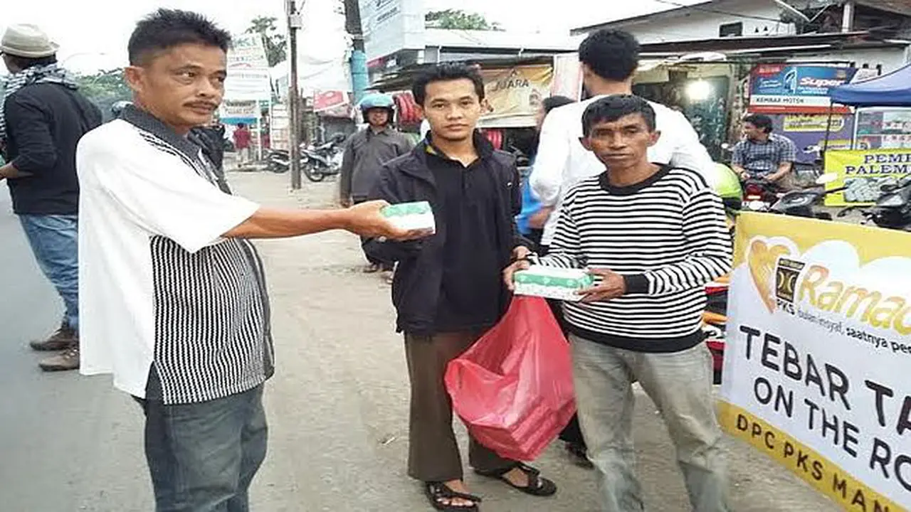Partai Ini Tebar Ta'jil Gratis di Makassar