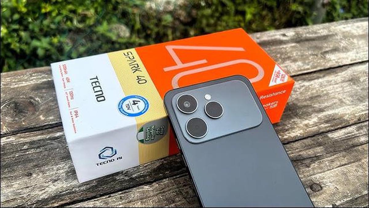 TECNO Spark 40 (sumber: youtube.com/@unboxwithadaora)