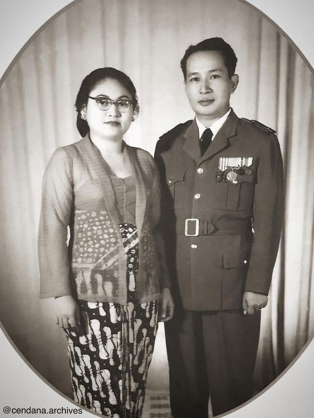 Potret kenangan Pak Harto dan Ibu Tien Soeharto. (Foto: Dok. Instagram @cendana.archives)