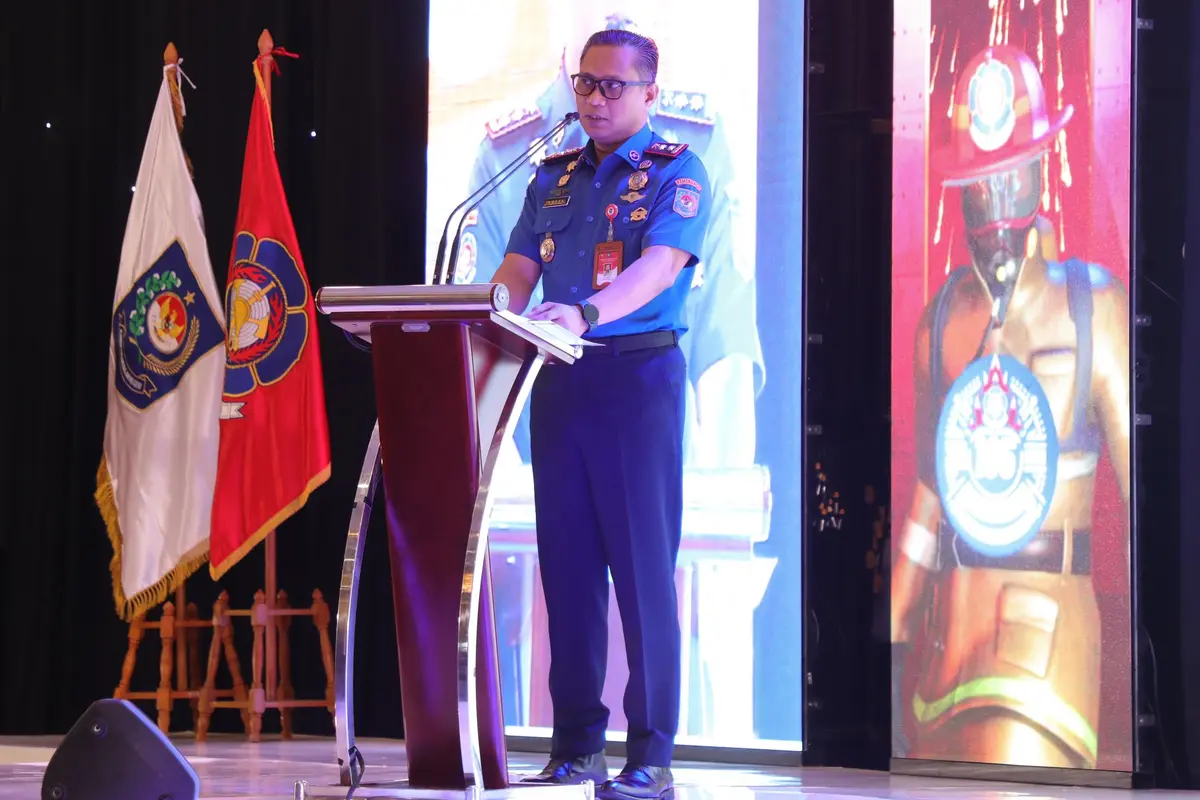 Plh Dirjen Bina Administrasi Kewilayahan Amran saat membuka rakornas damkar di Surabaya. (Istimewa)