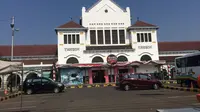 Stasiun Cirebon, salah satu saksi bisu perjuangan mempertahankan kemerdekaan di Kota Cirebon, Jawa Barat. (Liputan6.com/Panji Prayitno)