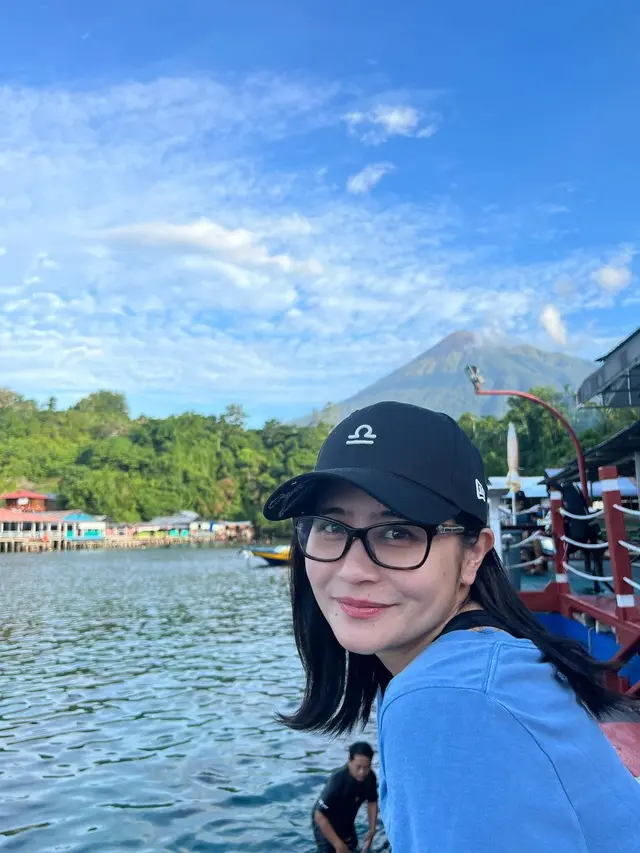 7 Potret Seru Liburan Prilly Latuconsina ke Ternate, Seru Nyamar Jadi Ikan