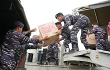 KRI Teluk Gilimanuk-531 TNI AL Angkut Bantuan Logistik Menuju Aceh, Ini Rincian yang Dibawa