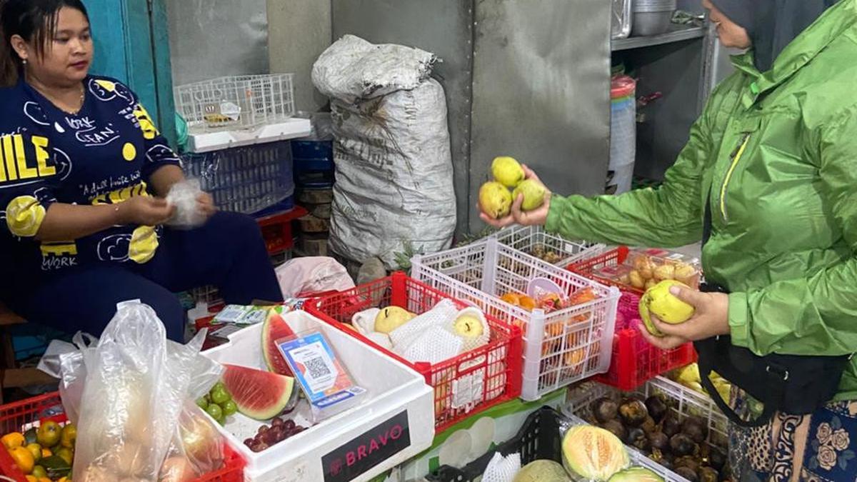 Lewat KUR BRI, Pengusaha Buah di Pasar Kolombo Ini Sukses Pasok Ribuan Paket MBG