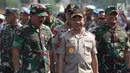 Kapolri Jenderal Tito Karnavian dan Panglima TNI Marsekal Hadi Tjahjanto menghadiri apel Pengamanan Penyelenggara Pemilu 2019 di Lapangan Monas, Jakarta, Selasa (18/9). Pengamanan pemilu ini diberi nama sandi “Mantap Brata” 2018. (Merdeka.com/Imam Buhori)