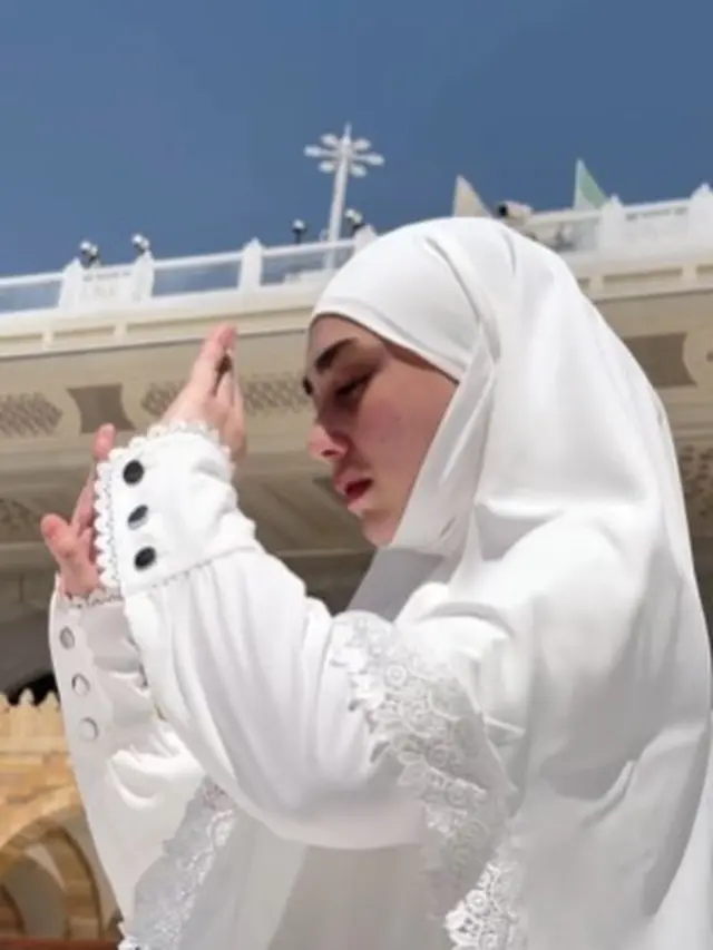 Potret Celine Evangelista Umrah, Suasana Penuh Haru di Tanah Suci (Instagram/celine_evangelista)