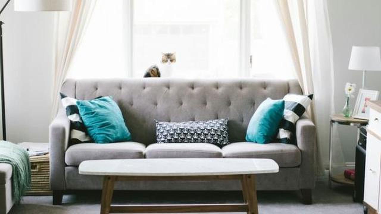 7 Cara Membersihkan Sofa Tanpa Dijemur, Praktis dan Ampuh