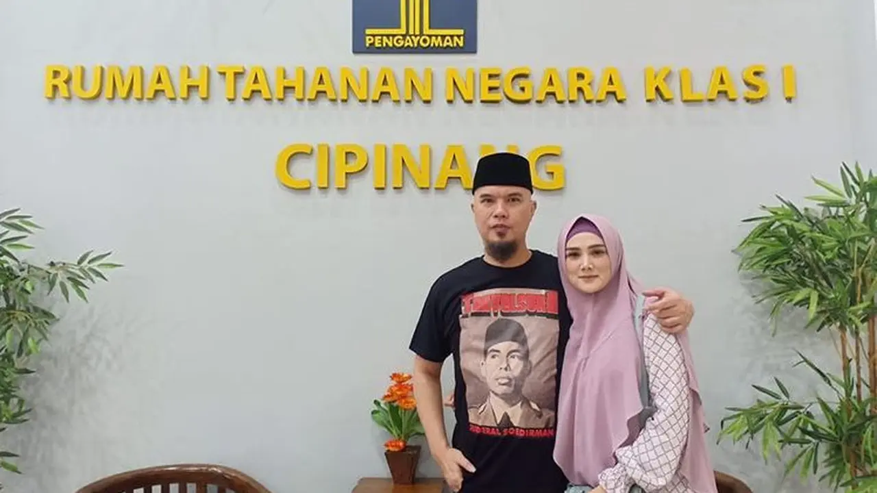 Mulan Jameela jemput Ahmad Dhani dari penjara (https://www.instagram.com/p/B6rX465B2PI/)