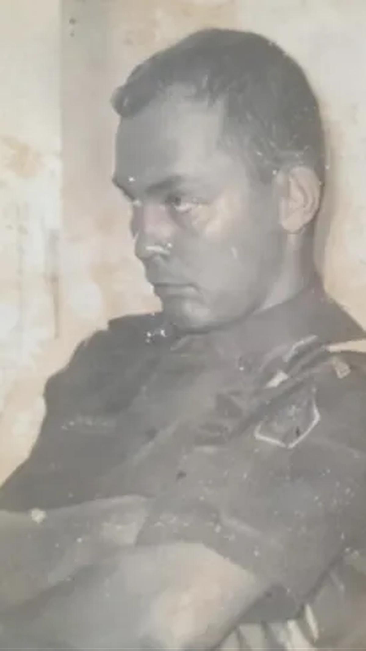 Pada 1 Oktober 1965 pagi hari, Pierre yang sedang tidur di ruang belakang rumah Jenderal Nasution mendengar suara tembakan dan ribut-ribut.