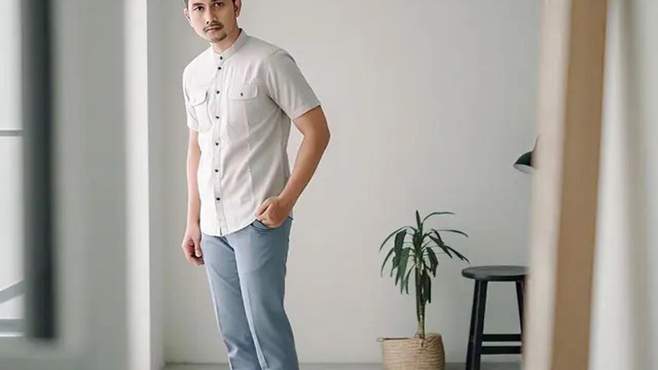 7 Inspirasi Model Kemeja Batik Lengan Pendek Pria Terbaru, Bikin Penampilan Tidak Membosankan di Berbagai Momen