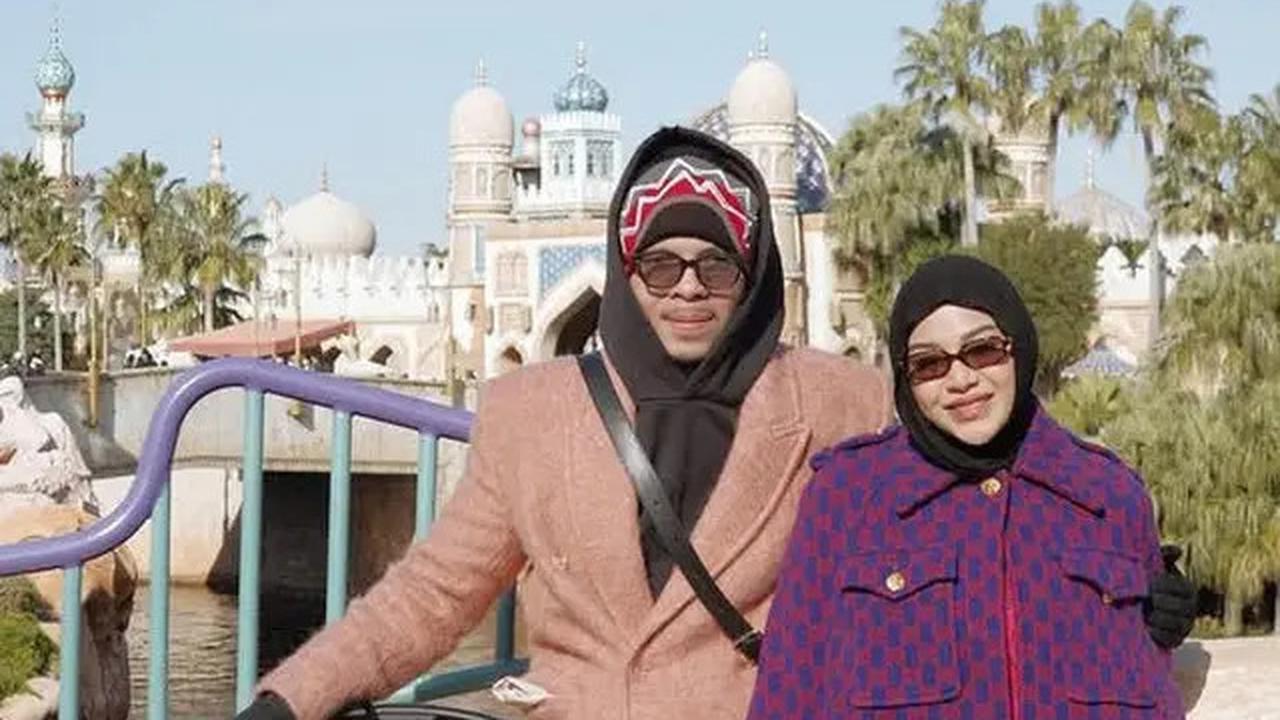 Tampilan OOTD Aurel Hermansyah Kenakan Rok Mini namun Tutup Tertutup Cocok untuk yang Berkerudung