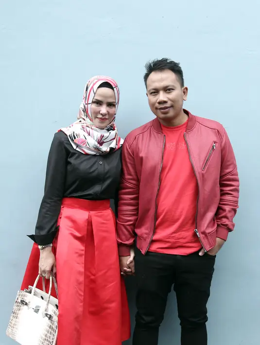 Kabar mengejutkan itu membuat banyak yang beranggapan rencana pernikahan keduanya hanyalah sebuah setingan demi menaikkan popularitas keduanya. (Nurwahyunan/Bintang.com)