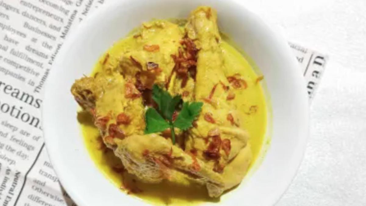 Resep Opor Ayam Bumbu Kuning, Kuah Lezat dan Gurih