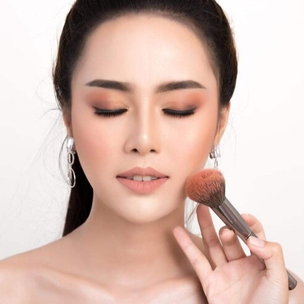 tips memakai lipstik nude
