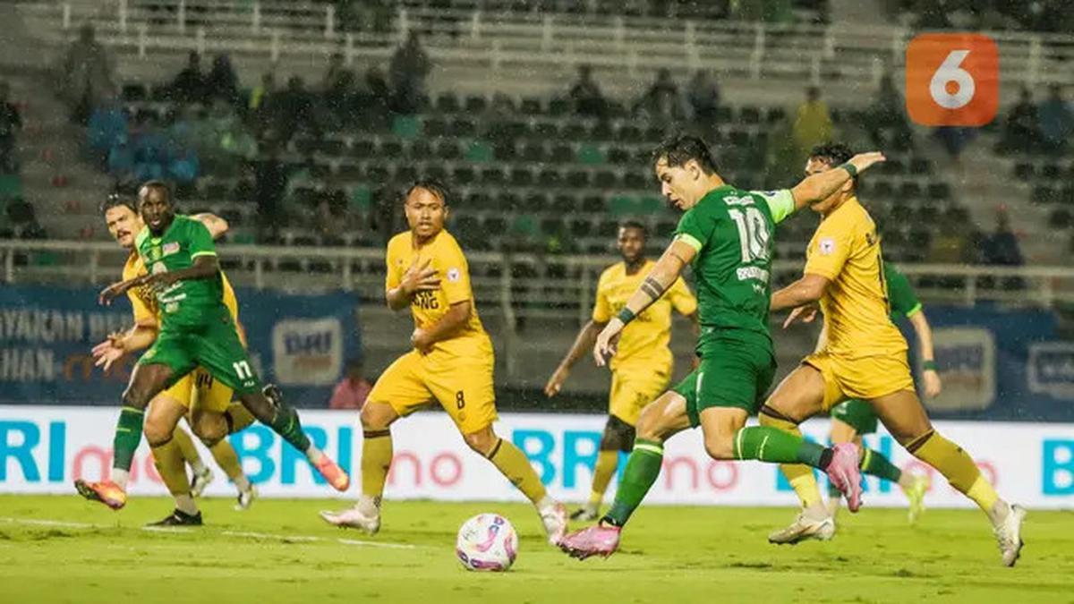 Gantikan Paul Munster, Persebaya Tunjuk Uston Nawawi di 2 Laga Tersisa BRI Liga 1