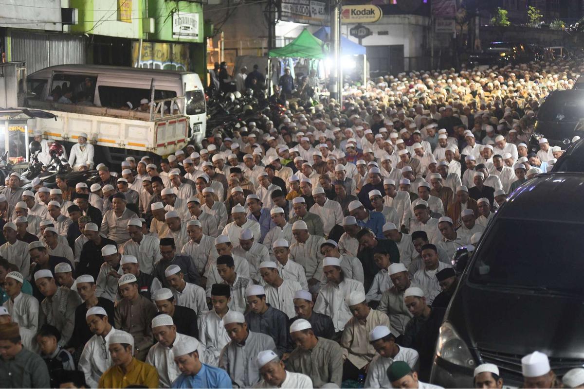 Ribuan jemaah berburu malam Lailatul Qadar di Bogor