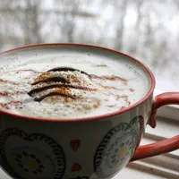 Yuk, ganti menu kopi dan tehmu dengan hot vanilla. :D