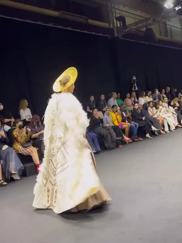 Setelah tiga tahun vakum, Paula Verhoeven akhirnya catwalk di Arab Fashion Week