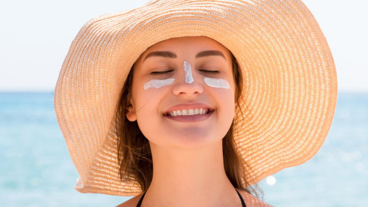 Perbedaan Sunscreen dan Sunblock, Jangan Sampai Salah Pakai