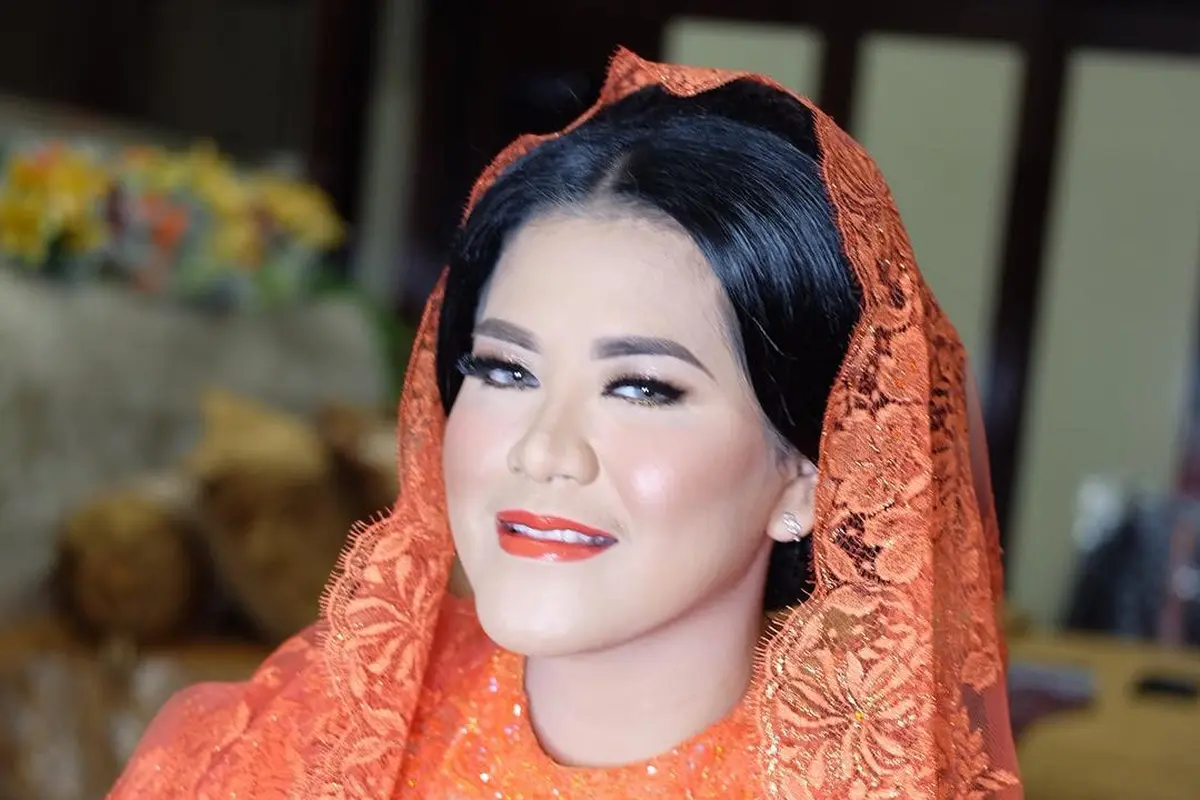 [Bintang] Jadi Boru Siregar, Makeup Kahiyang Ayu Sudah Khas Orang Batak