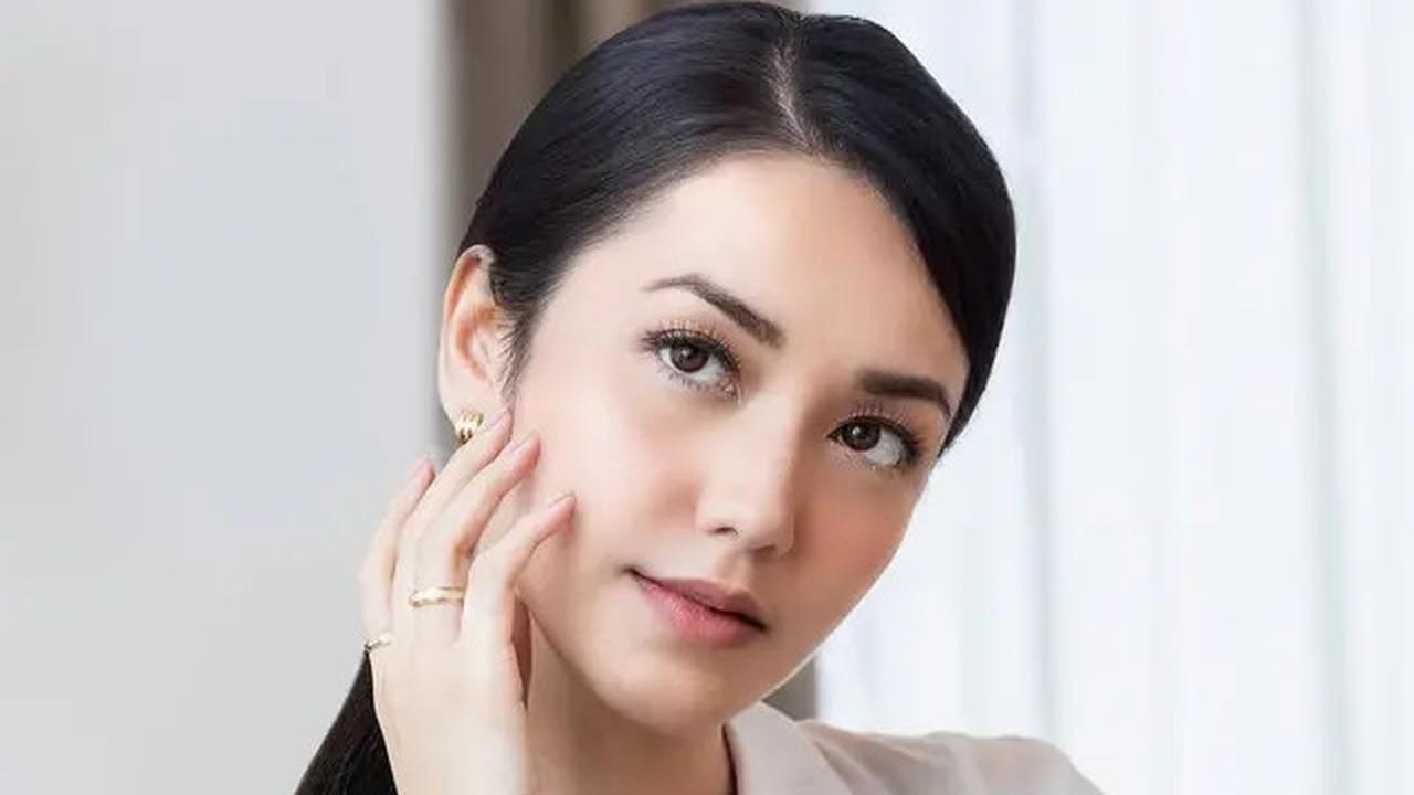 7 Potret Velove Vexia Umumkan Melahirkan Anak Pertama, Unggah Foto Tangan Bayi
