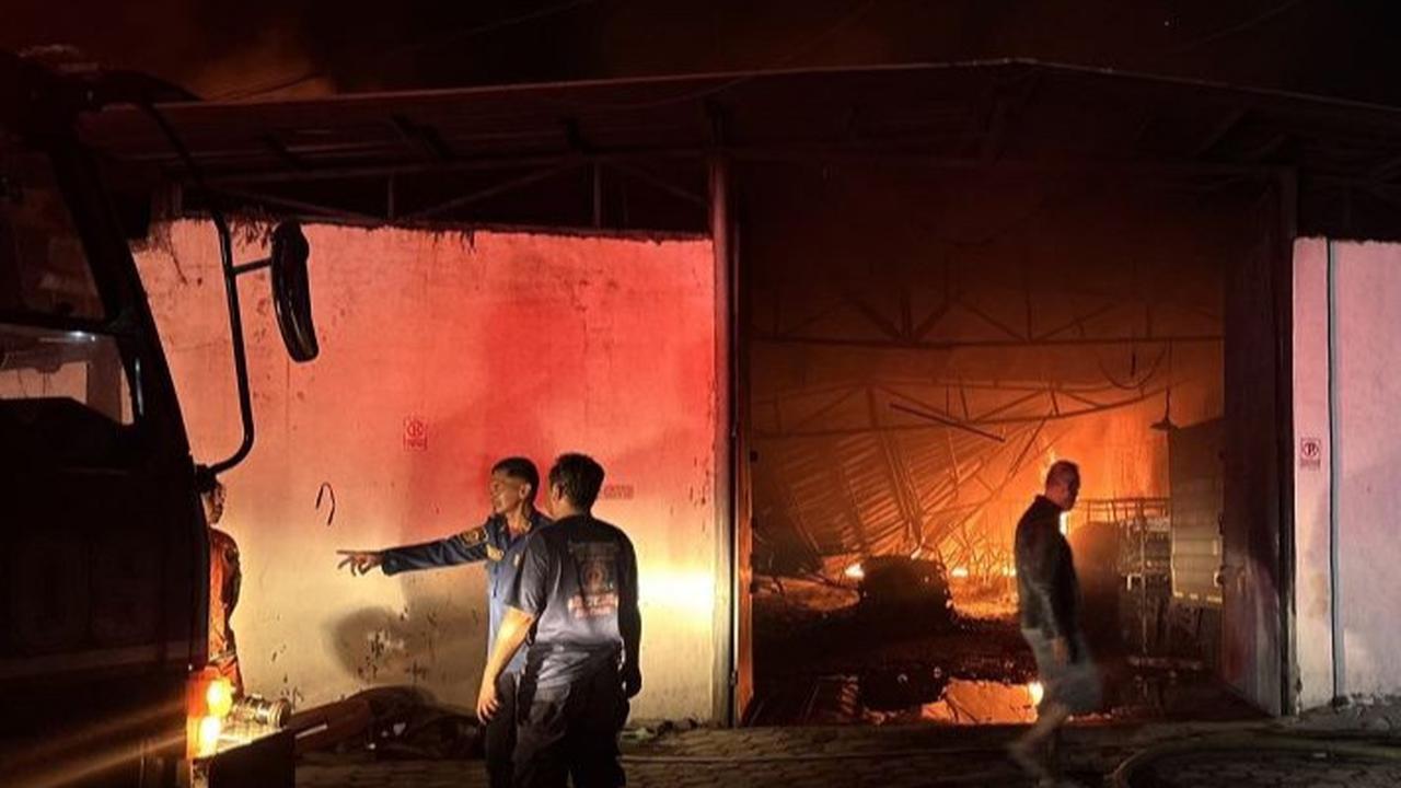 Restoran Ayam Cepat Saji di Fatmawati Jaksel Terbakar