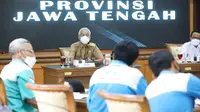 Gubernur Jateng Ganjar Pranowo mengundang sejumlah buruh dari Konfederasi Serikat Pekerja Indonesia (KSPI) ke kantornya Senin (15/11).