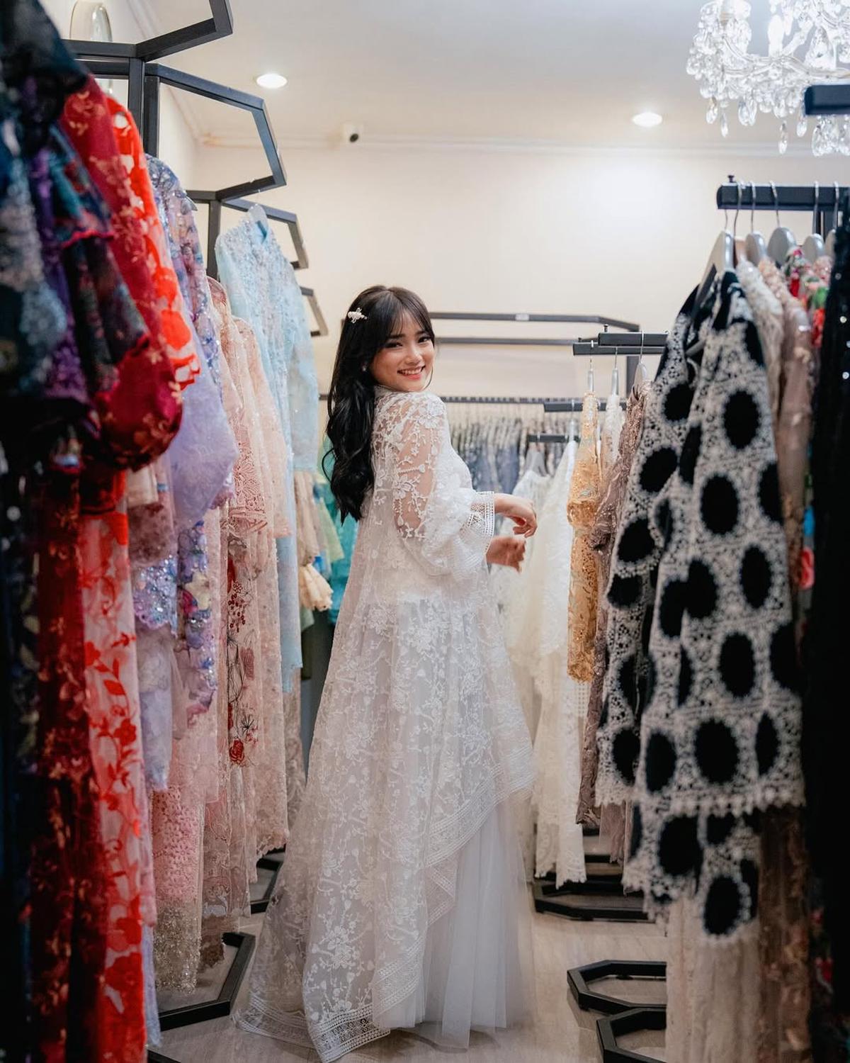 Inspirasi Gamis Elegan untuk Lebaran 2025 dari Deretan Artis Indonesia