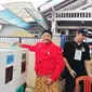 Caleg PDI Perjuangan nomor 10, Maryanto mencoblos di TPS Kaliabang Tengah, Bekasi Utara.