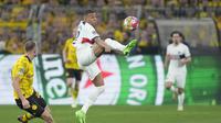 Kylian Mbappe dari PSG beraksi pada pertandingan sepak bola leg pertama semifinal Liga Champions antara Borussia Dortmund dan Paris Saint-Germain di stadion Signal-Iduna Park di Dortmund, Jerman, Rabu, 1 Mei 2024. (AP Photo/Matthias Schrader)