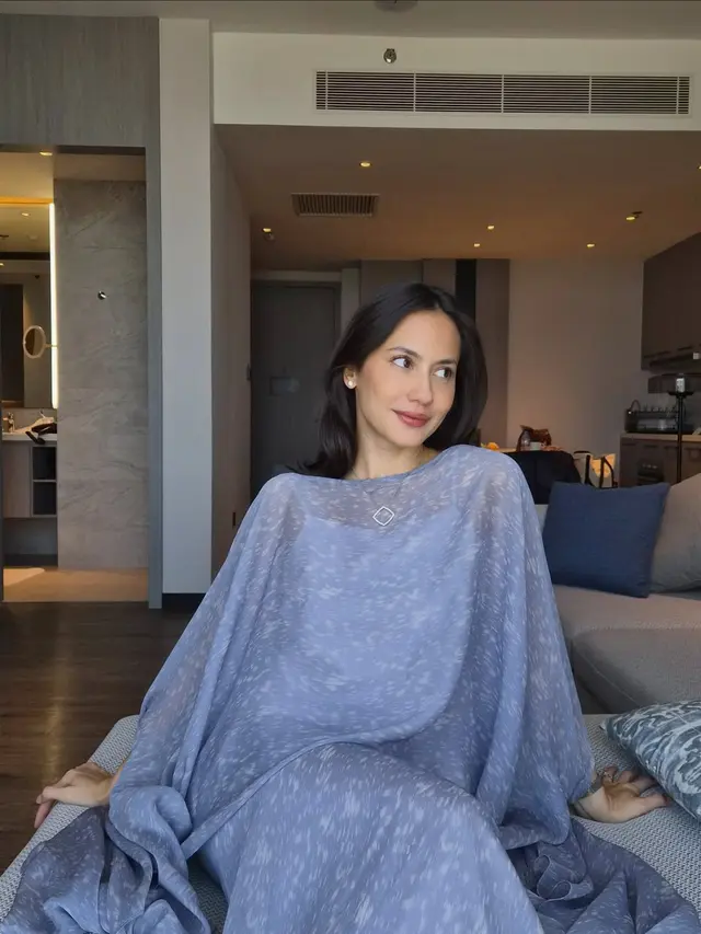 Pesona Pevita Pearce dalam Balutan Baju Kurung, Tampil Anggun ala Wanita Melayu Saat Lebaran di Malaysia